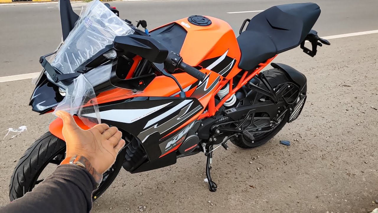 युवाओ का दिल लुभाने आई KTM RC 200 बाइक, प्रीमियम डिजाइन और टकाटक फीचर्स के साथ जानिए कीमत
