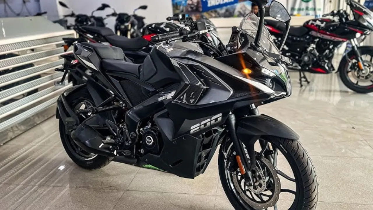 गरीबों के बजट में लॉन्च हुआ Bajaj Pulsar RS200 का शानदार लुक, तूफ़ानी फीचर्स के साथ शक्तिशाली इंजन