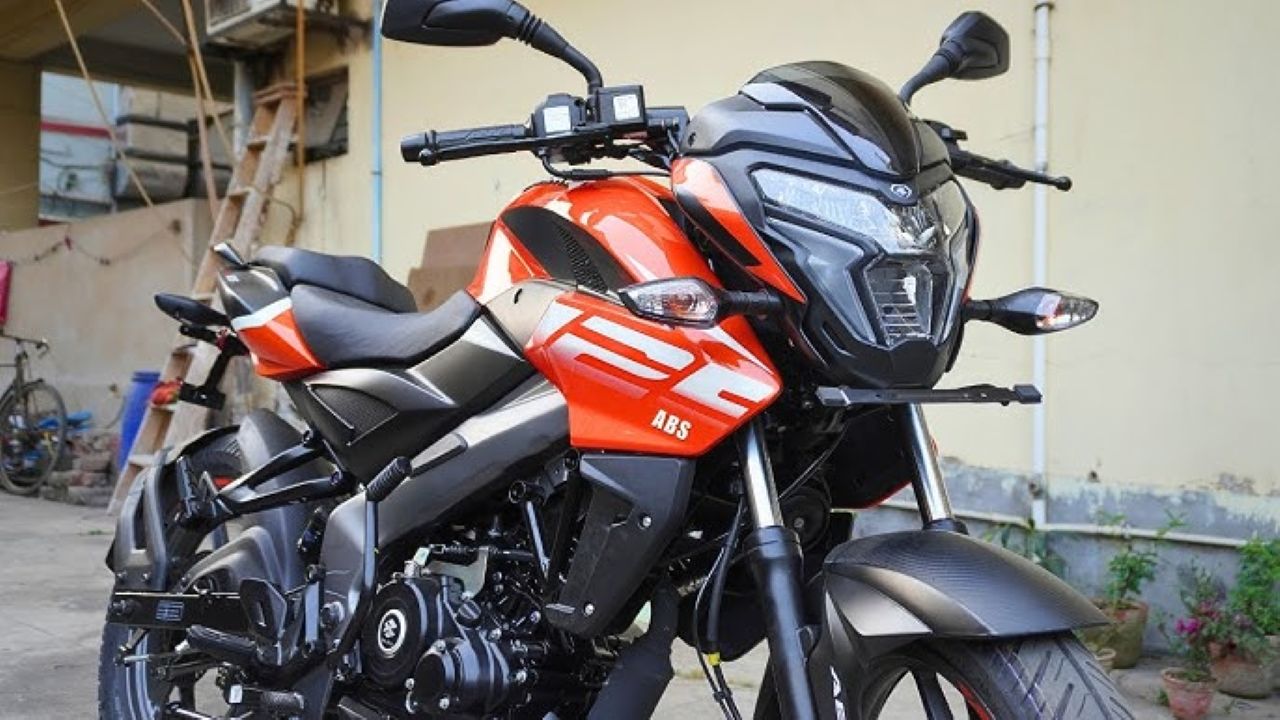 Bajaj Pulsar NS125 स्पोर्ट्स राइडर्स का सपना, 11.8bhp पावर के साथ कीमत ₹92,182 हज़ार